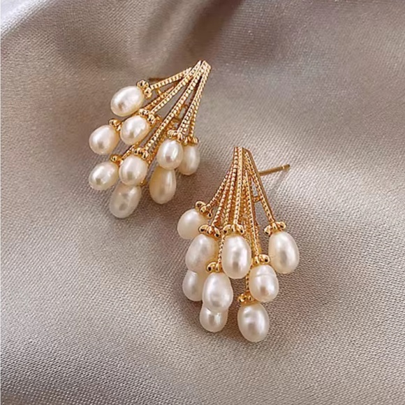 Fashion Jewelry Gold and Cream Pearl Drop Earrings - Picture 6 of 7